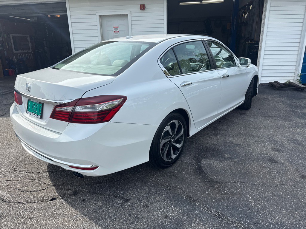 2016 Honda Accord Image 2