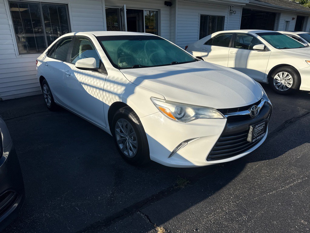 2017 Toyota Camry Image 2