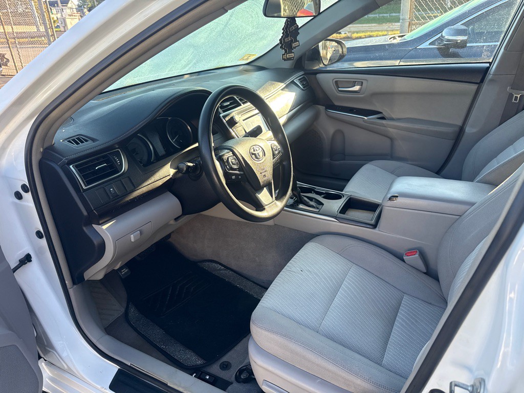 2017 Toyota Camry Image 3