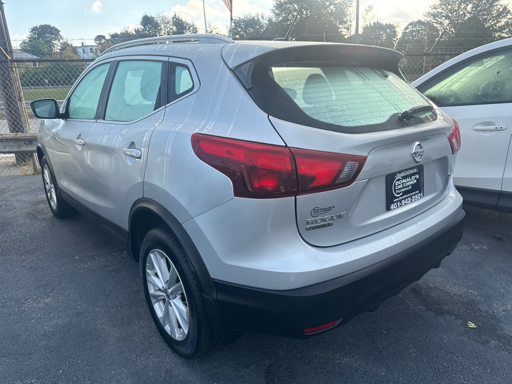 2017 Nissan Rogue Image 2