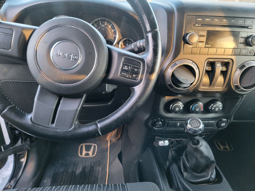 2012 Jeep Wrangler Image 11