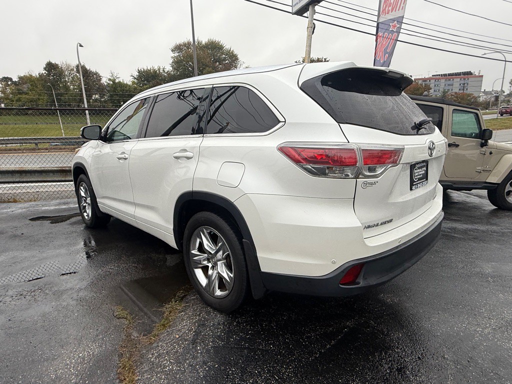 2015 Toyota Highlander Image 2