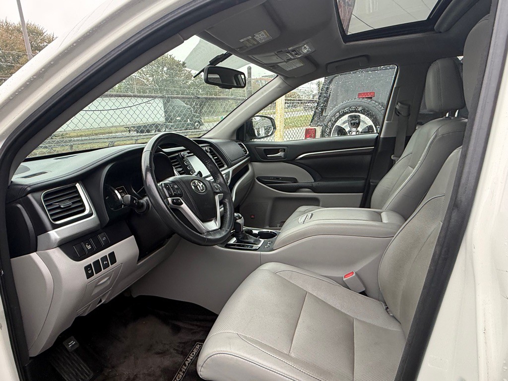 2015 Toyota Highlander Image 3