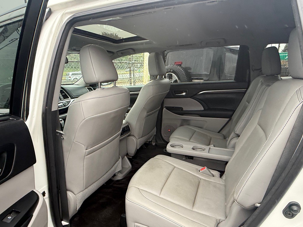 2015 Toyota Highlander Image 4