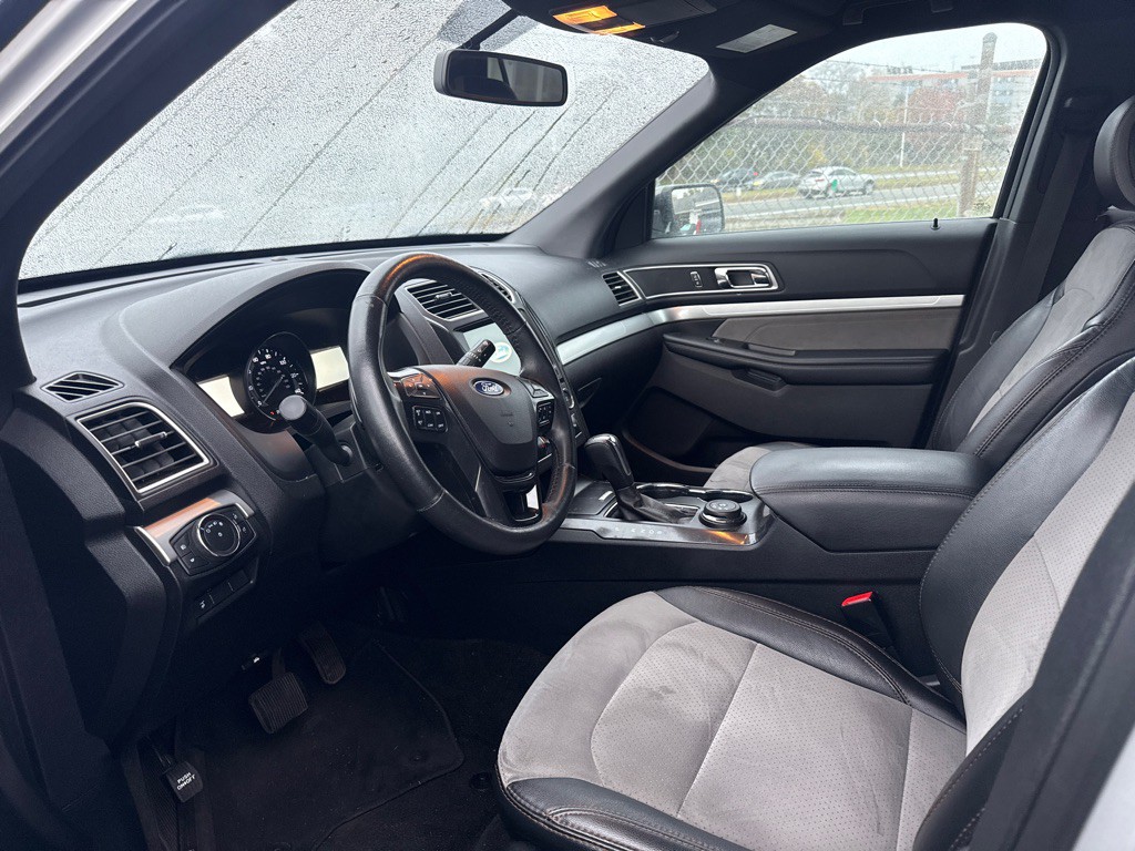 2017 Ford Explorer Image 4