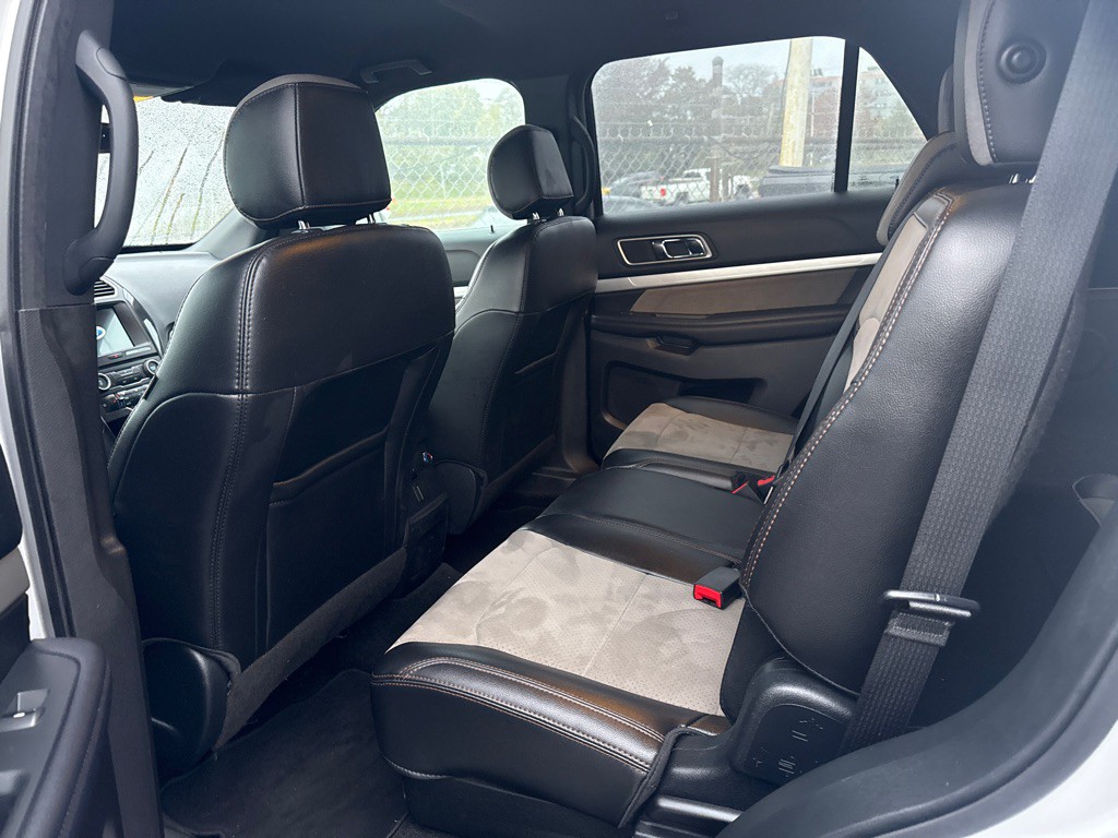 2017 Ford Explorer Image 5