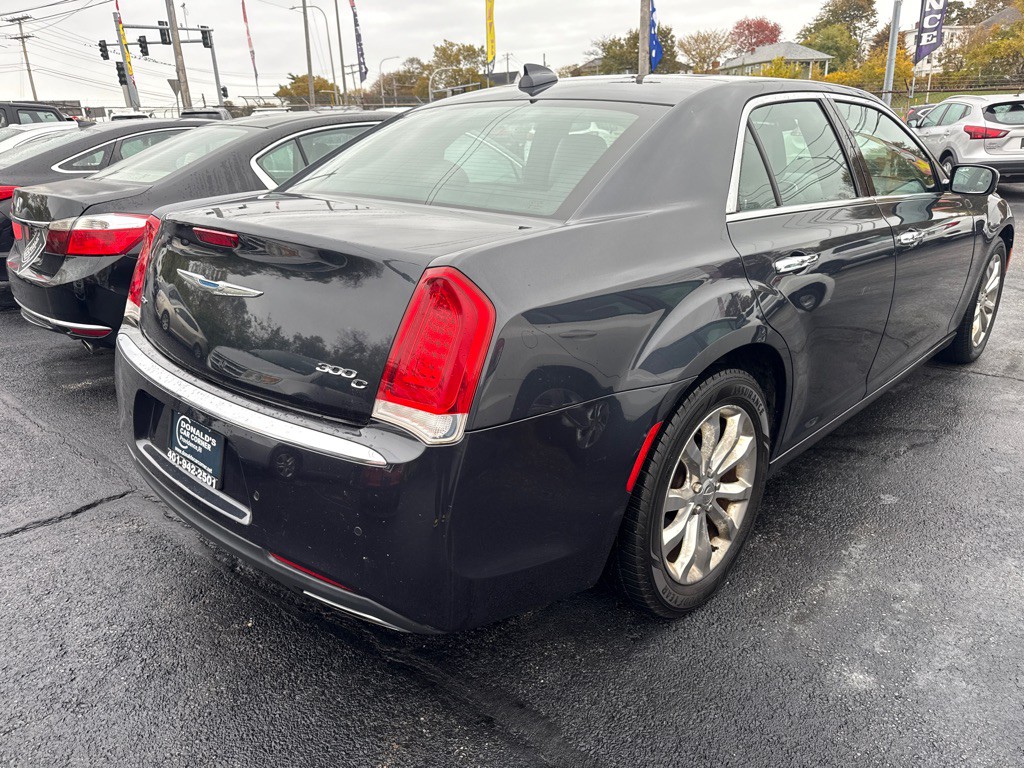 2017 Chrysler 300 Image 3