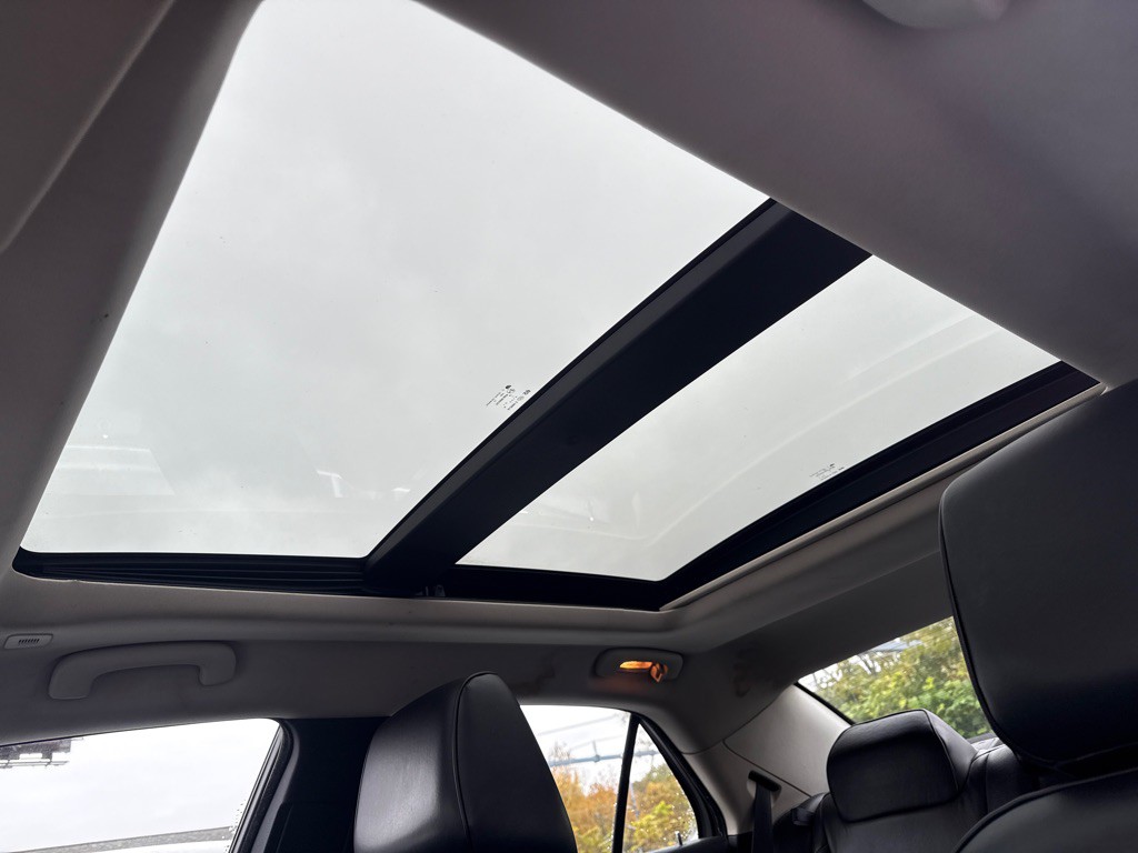 2017 Chrysler 300 Image 7