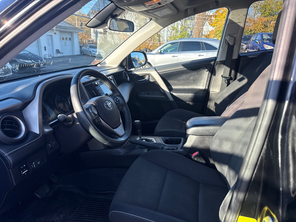 2017 Toyota Rav4 Image 3