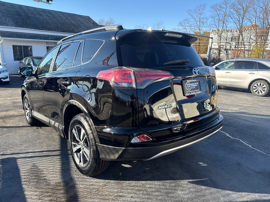 2017 Toyota Rav4 Image 8