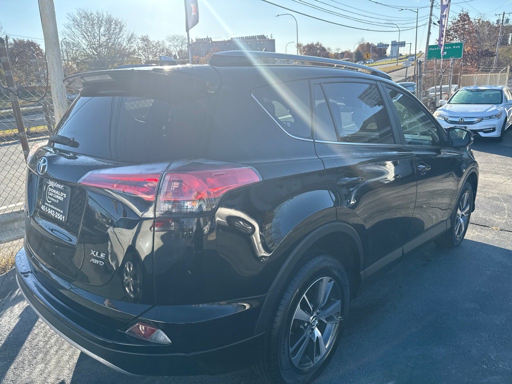 2017 Toyota Rav4 Image 9