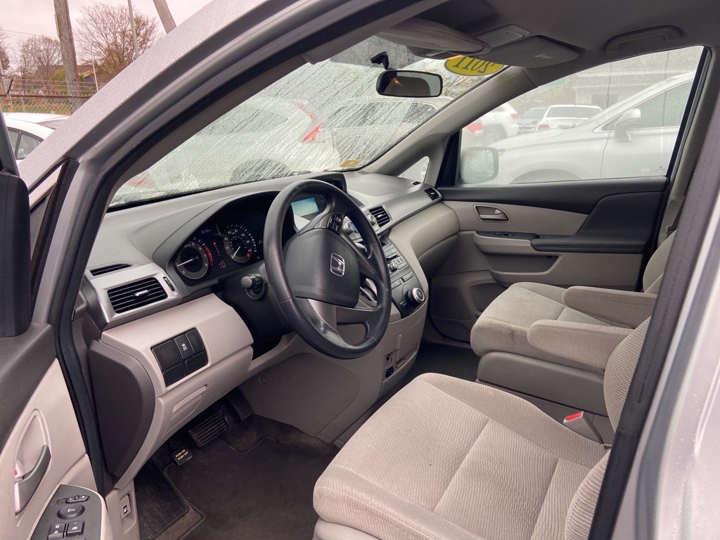 2011 Honda Odyssey Image 6