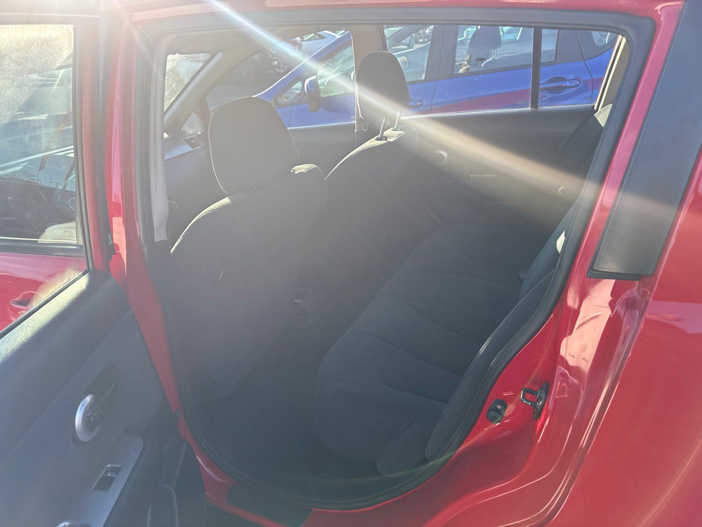 2011 Nissan Versa Image 5