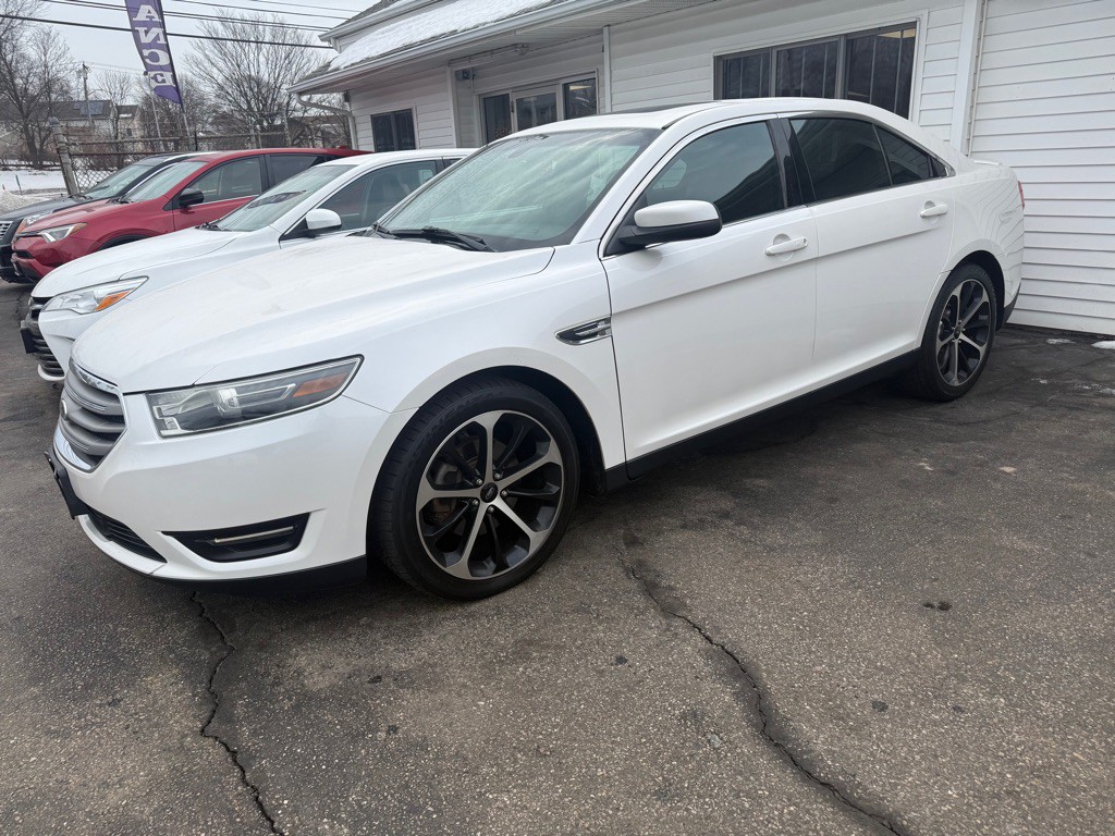 2015 Ford Taurus Image 1