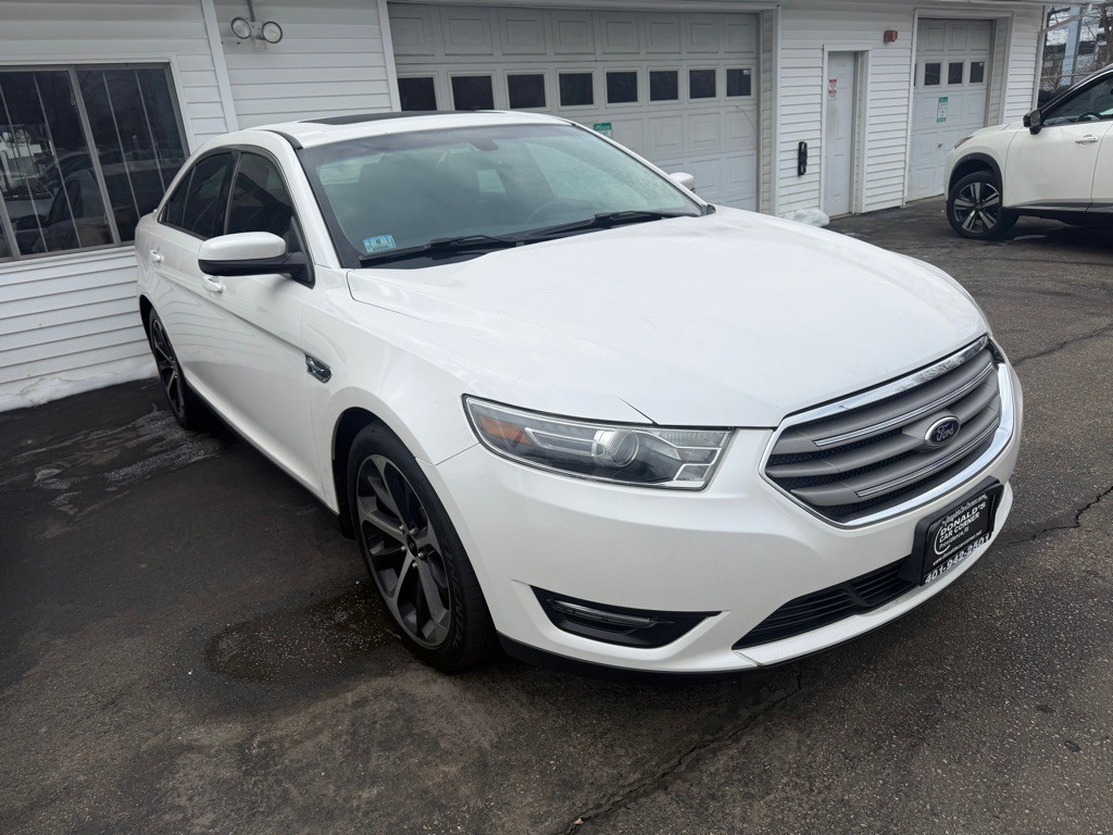 2015 Ford Taurus Image 2