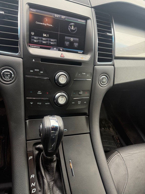 2015 Ford Taurus Image 4