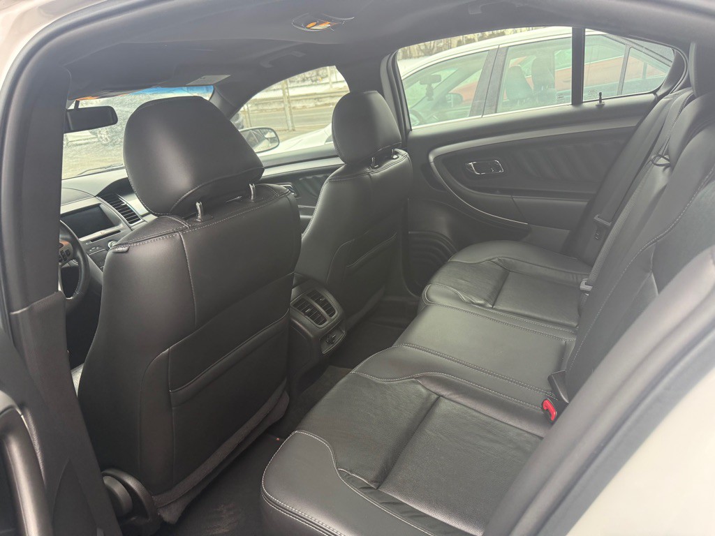 2015 Ford Taurus Image 7