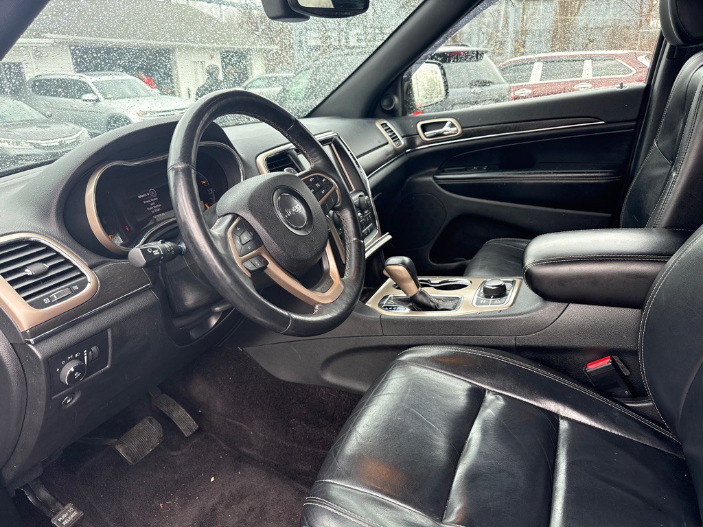 2017 Jeep Grand Cherokee Image 2