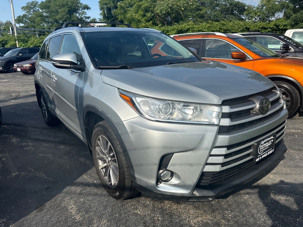 2018 Toyota Highlander Image 2