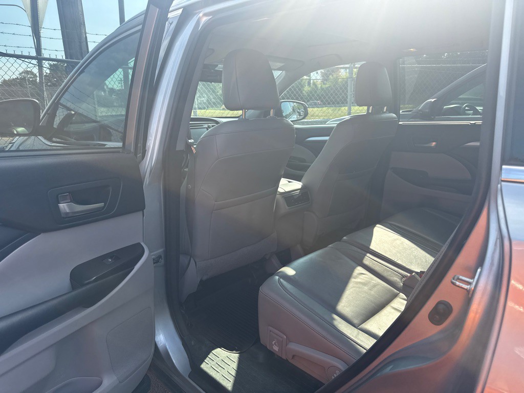 2018 Toyota Highlander Image 6
