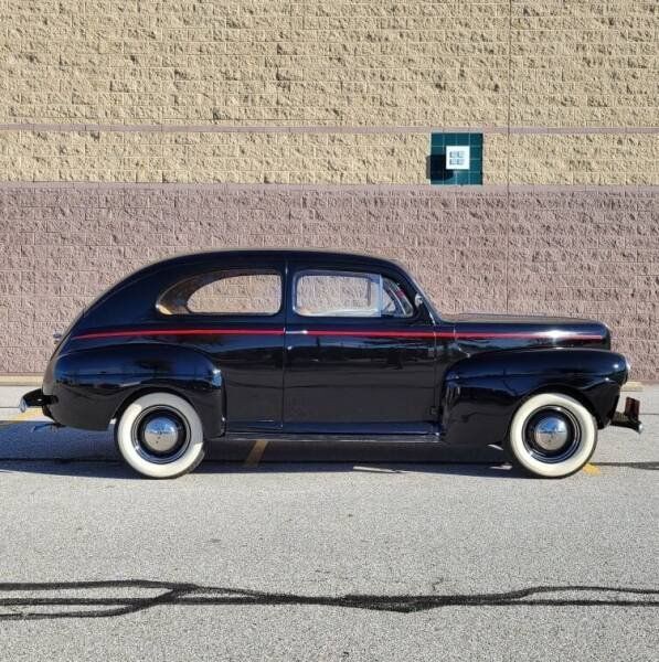 1941 Ford Deluxe Image 2