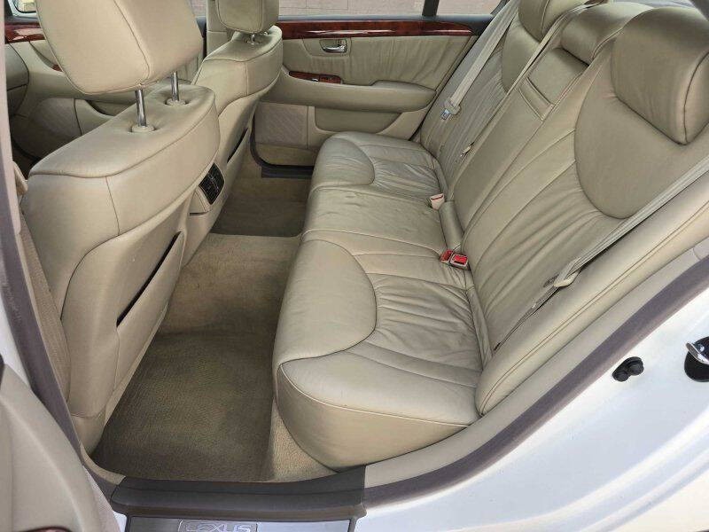 2002 Lexus LS 430 Image 8