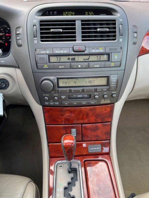 2002 Lexus LS 430 Image 10