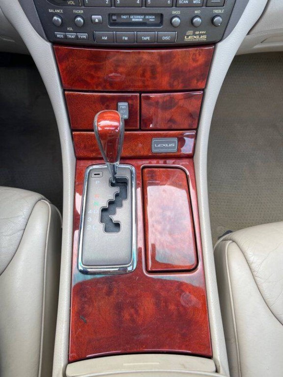 2002 Lexus LS 430 Image 11
