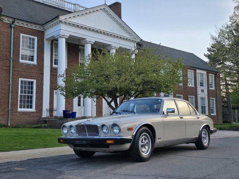 1985 Jaguar XJ Image 1
