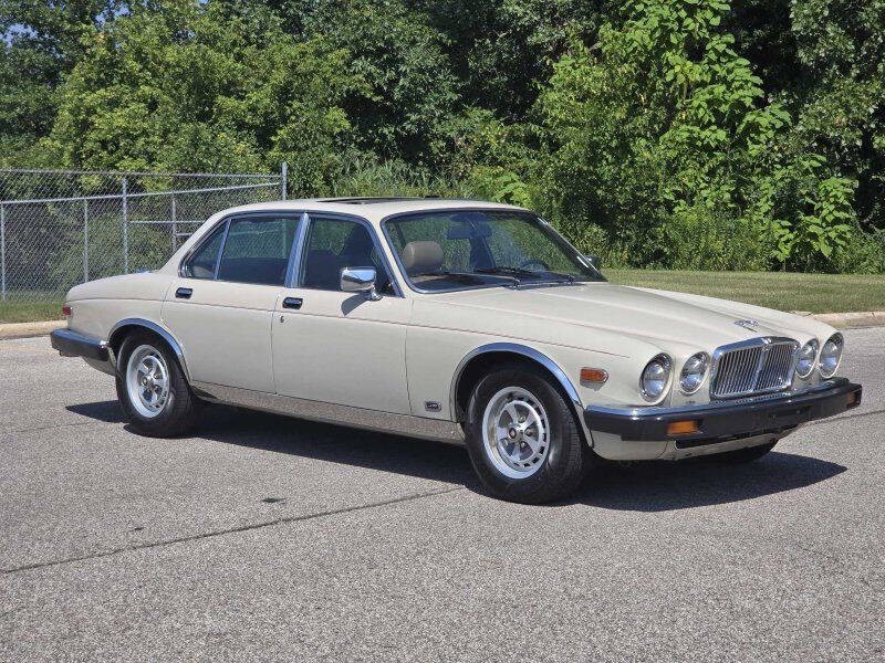 1985 Jaguar XJ Image 2