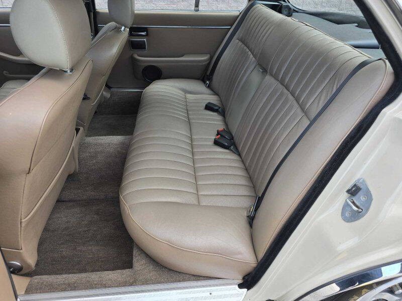1985 Jaguar XJ Image 9