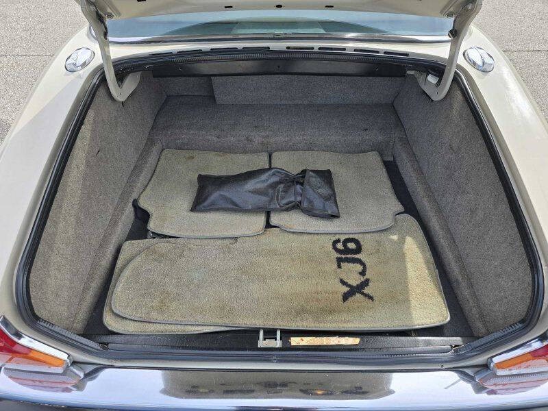 1985 Jaguar XJ Image 12