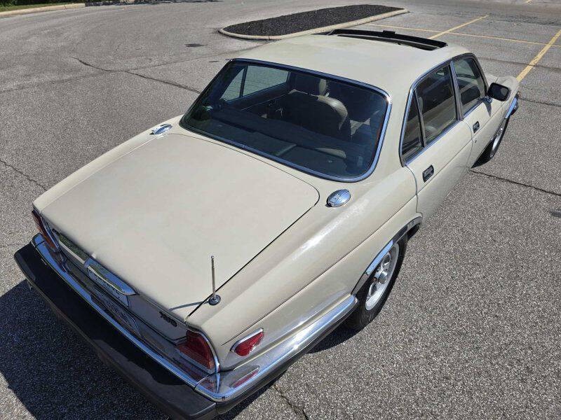 1985 Jaguar XJ Image 31