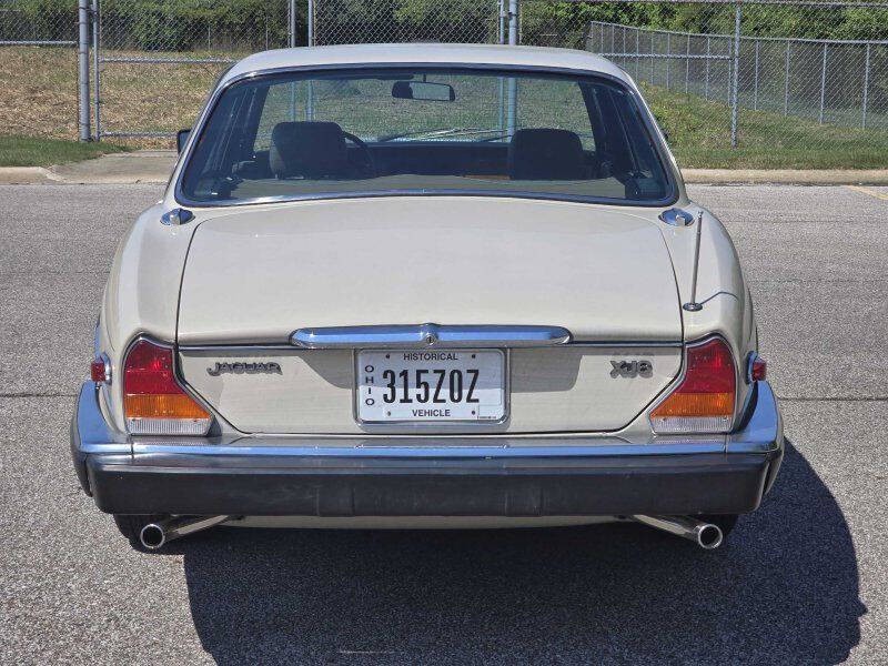 1985 Jaguar XJ Image 32