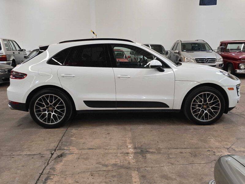 2018 Porsche Macan Image 16