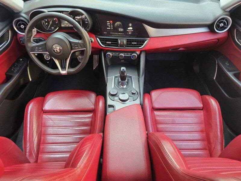 2019 Alfa Romeo Giulia Image 4