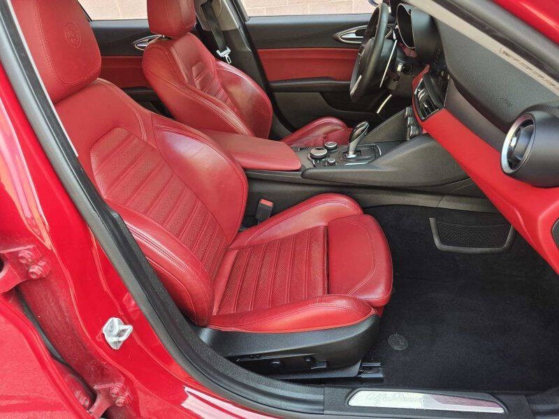2019 Alfa Romeo Giulia Image 5