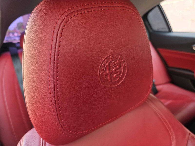 2019 Alfa Romeo Giulia Image 9