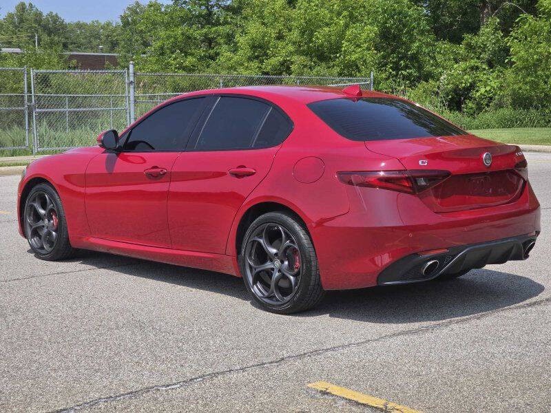 2019 Alfa Romeo Giulia Image 19
