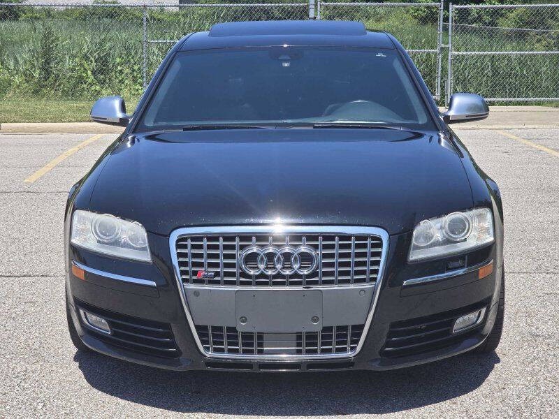 2009 Audi S8 Image 2