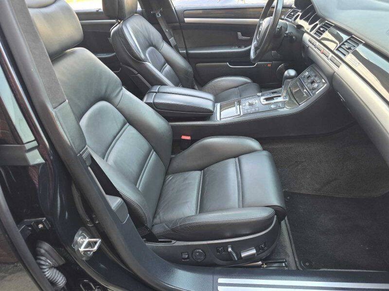 2009 Audi S8 Image 5