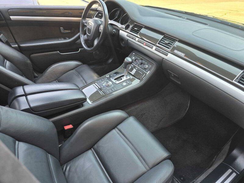 2009 Audi S8 Image 6