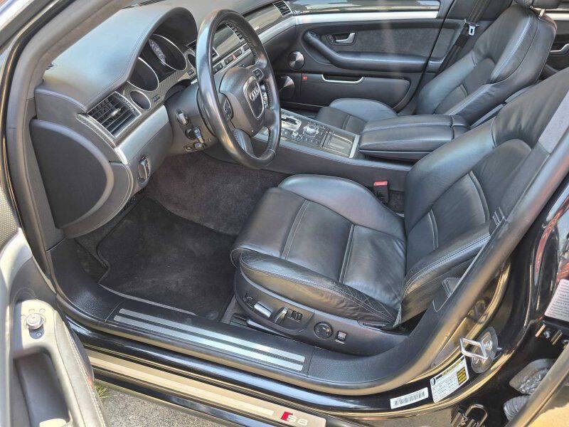 2009 Audi S8 Image 7