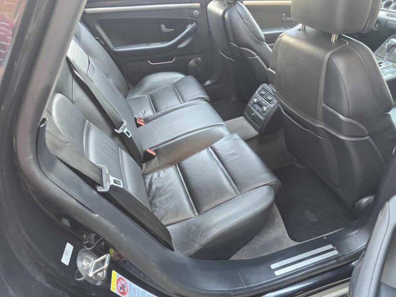 2009 Audi S8 Image 8