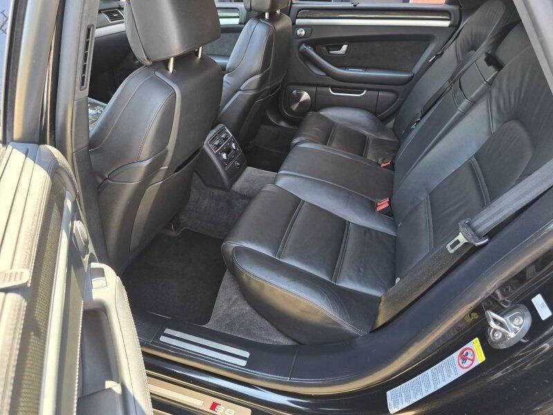 2009 Audi S8 Image 9
