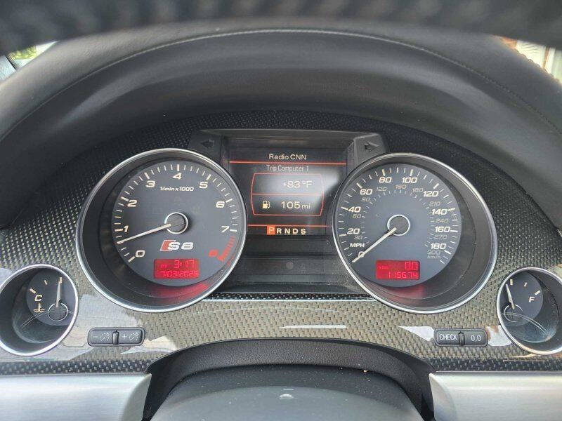 2009 Audi S8 Image 10