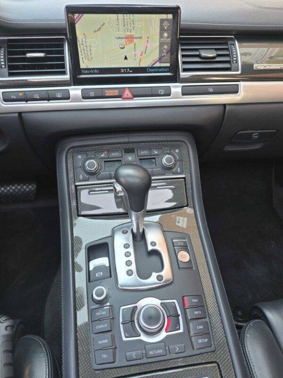 2009 Audi S8 Image 11