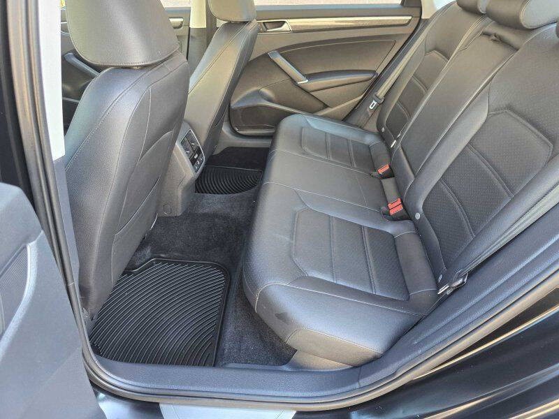 2016 Volkswagen Passat Image 8