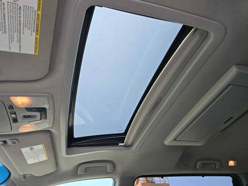 2015 Toyota Sienna Image 13