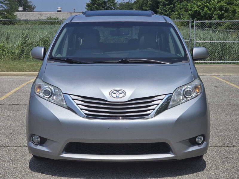 2015 Toyota Sienna Image 19